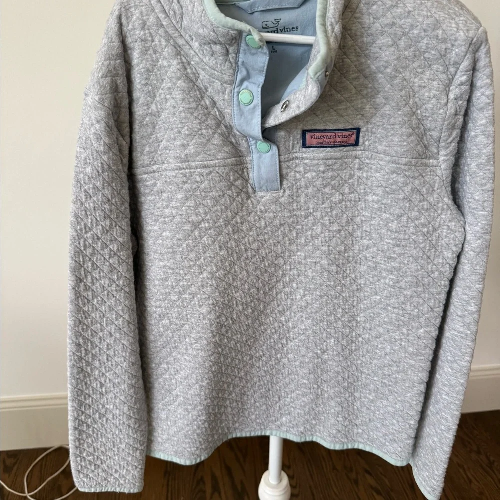 Vineyard Vines Light Gray Quilted Pullover with Light Blue Trim